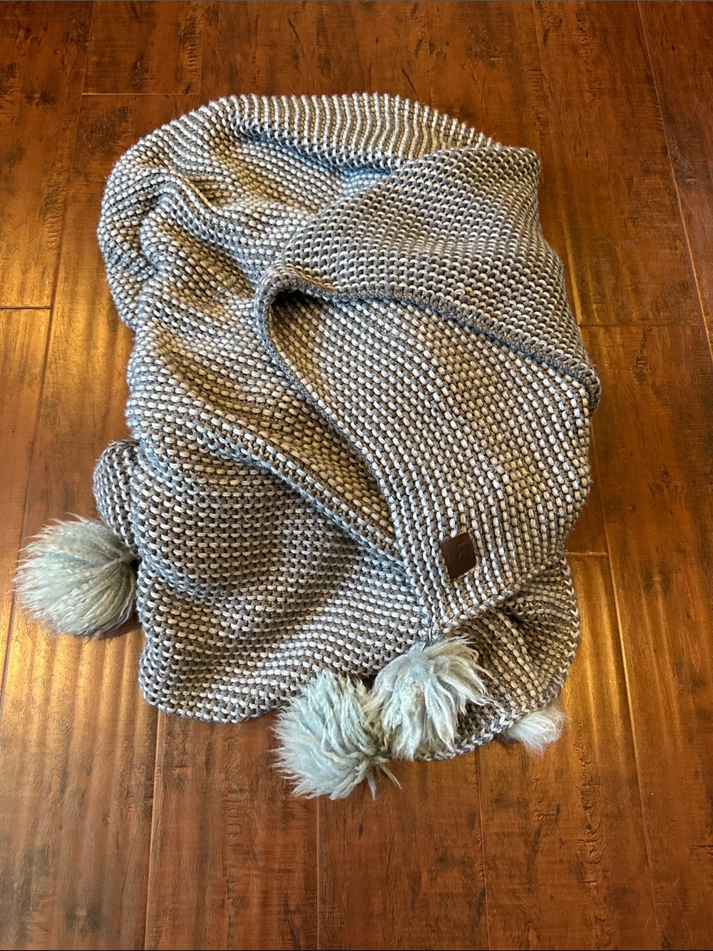 UGG Chunky Knit Pom-Pom Throw Blanket - Light Gray